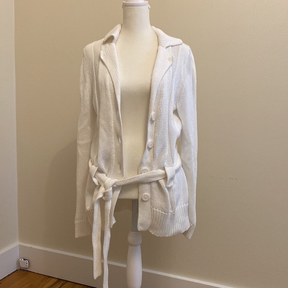 Safari-inspired, white organic cotton Banana Republic cardigan - Picture 3 of 8